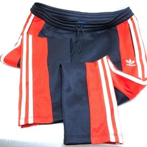 ADIDAS TRACK PANTS W/ POCKETS NWT 75.00 Mens MED.